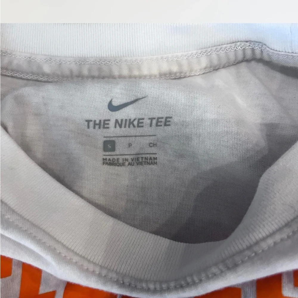 Nike women’s white