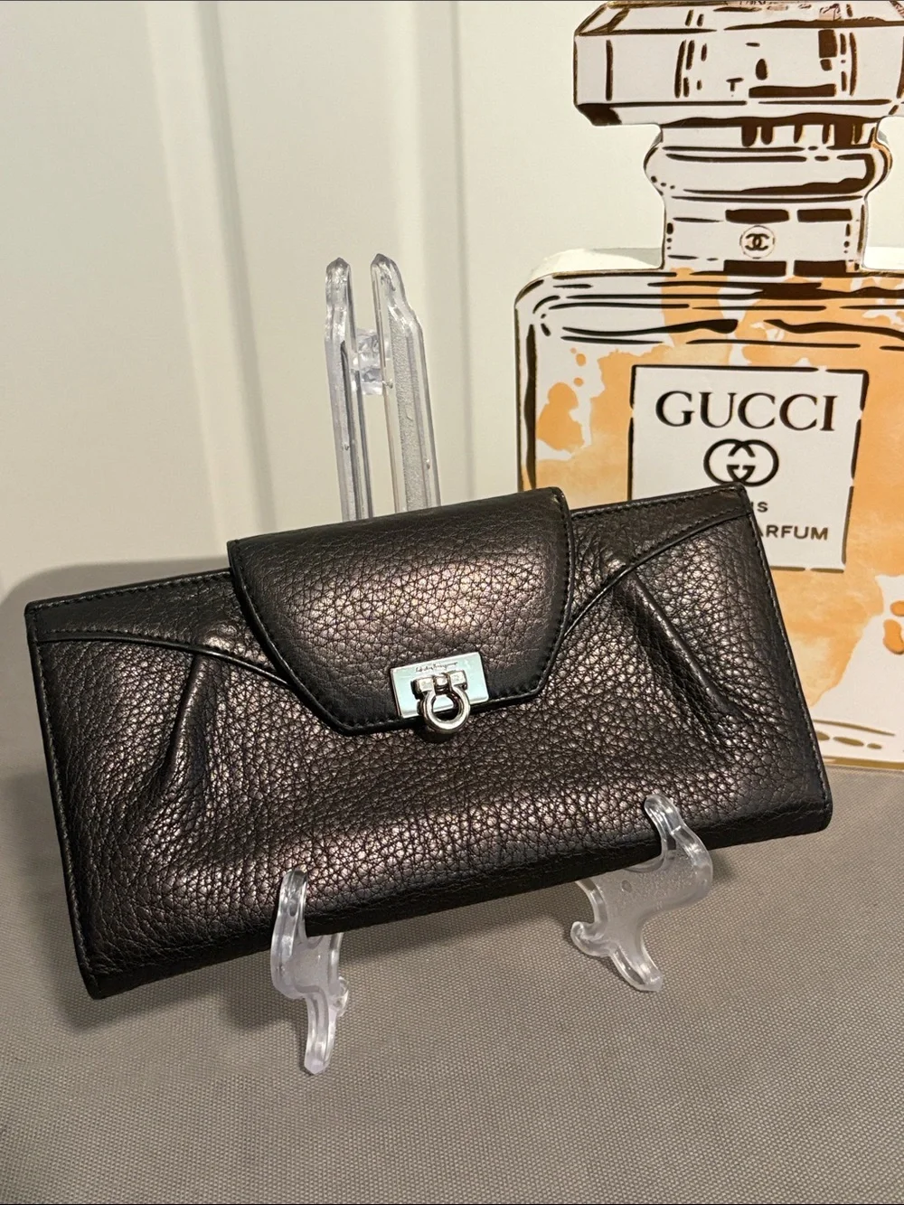 Salvatore Ferragamo closure leather classic