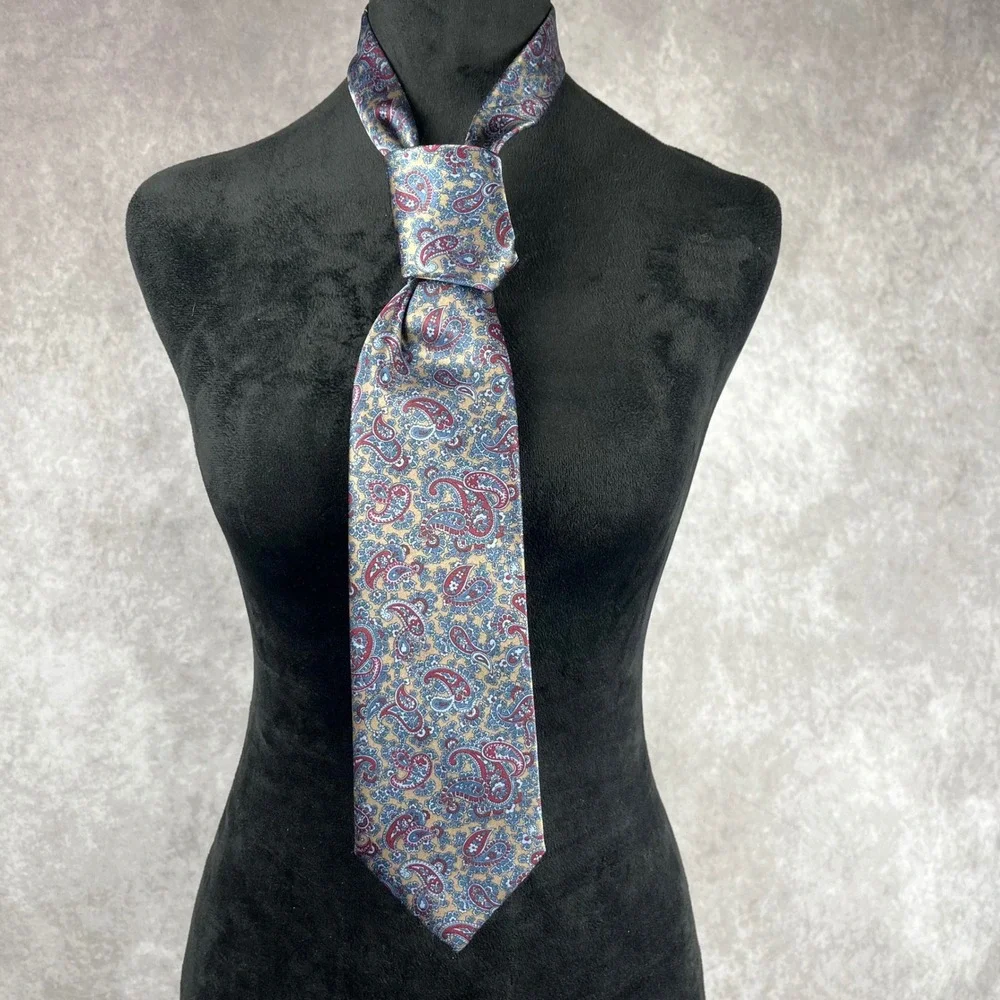 Vtg Benchmark Necktie Red Blue Paisleys‎ Thick Silk Blend Business Mens Tie USA