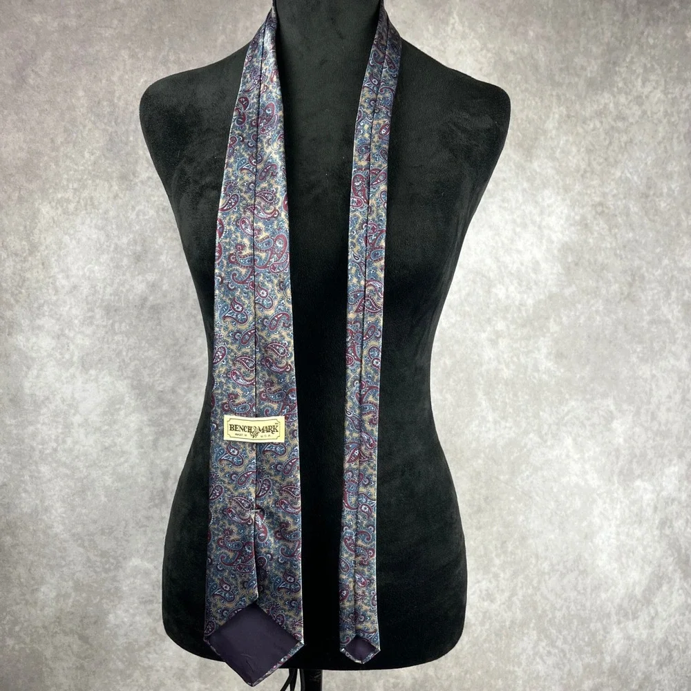 Benchmark vtg necktie