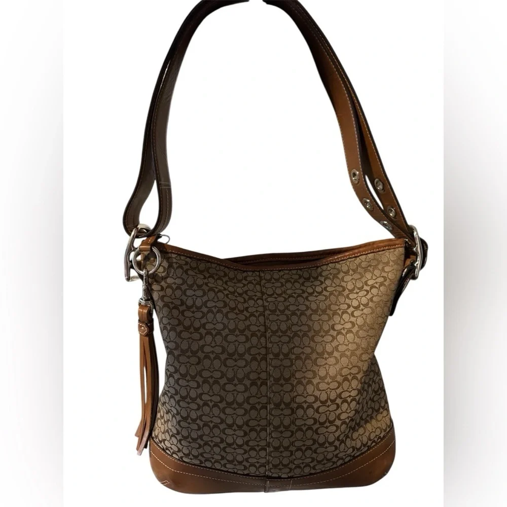 Coach elegant shoulder