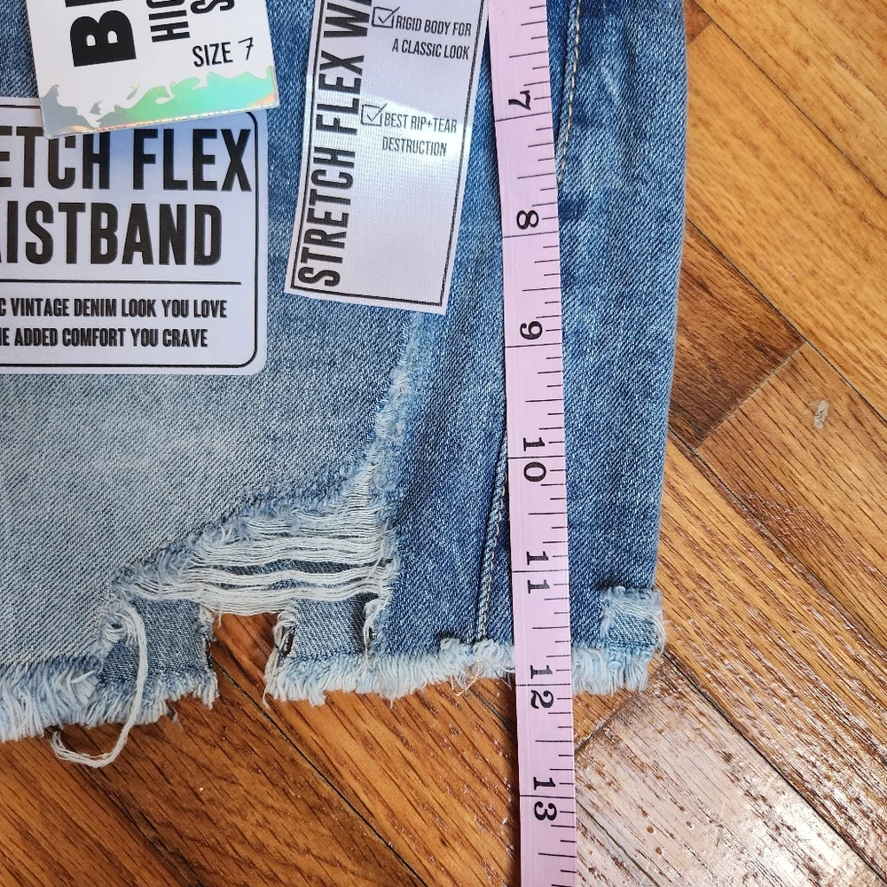 NWT Blue Spice High Waist Mom Shorts Stretch Flex Waistband Distressed - Size 7
