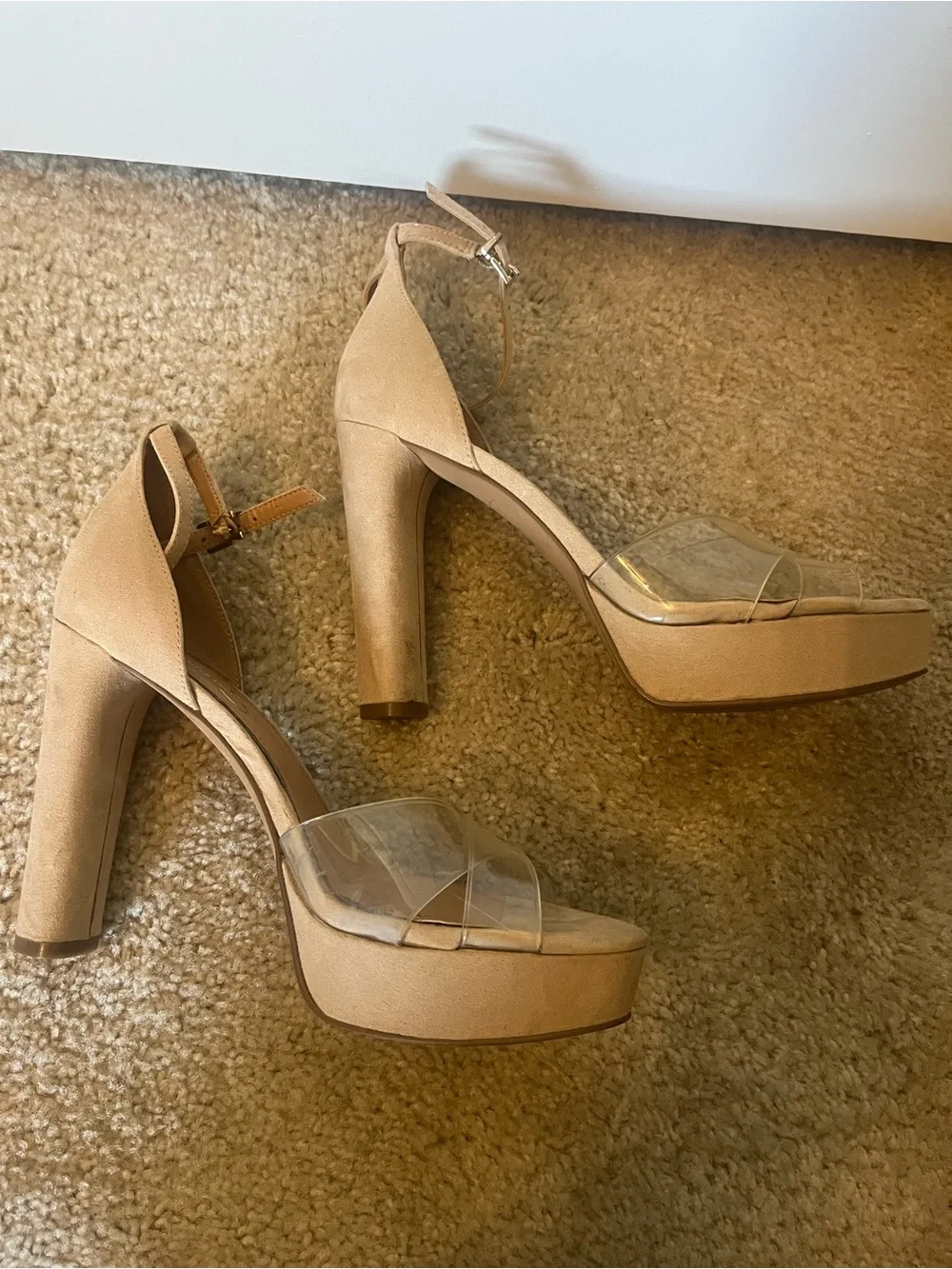 Jessica Simpson stylish tan