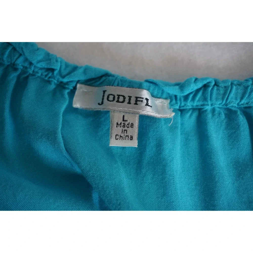 JODIFL pictured shoulders sleeves