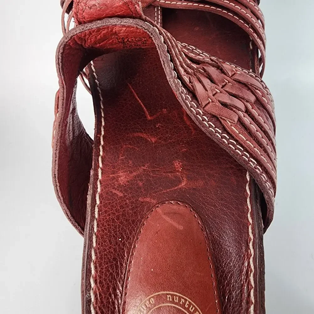 Nurture by Lamaze red leather