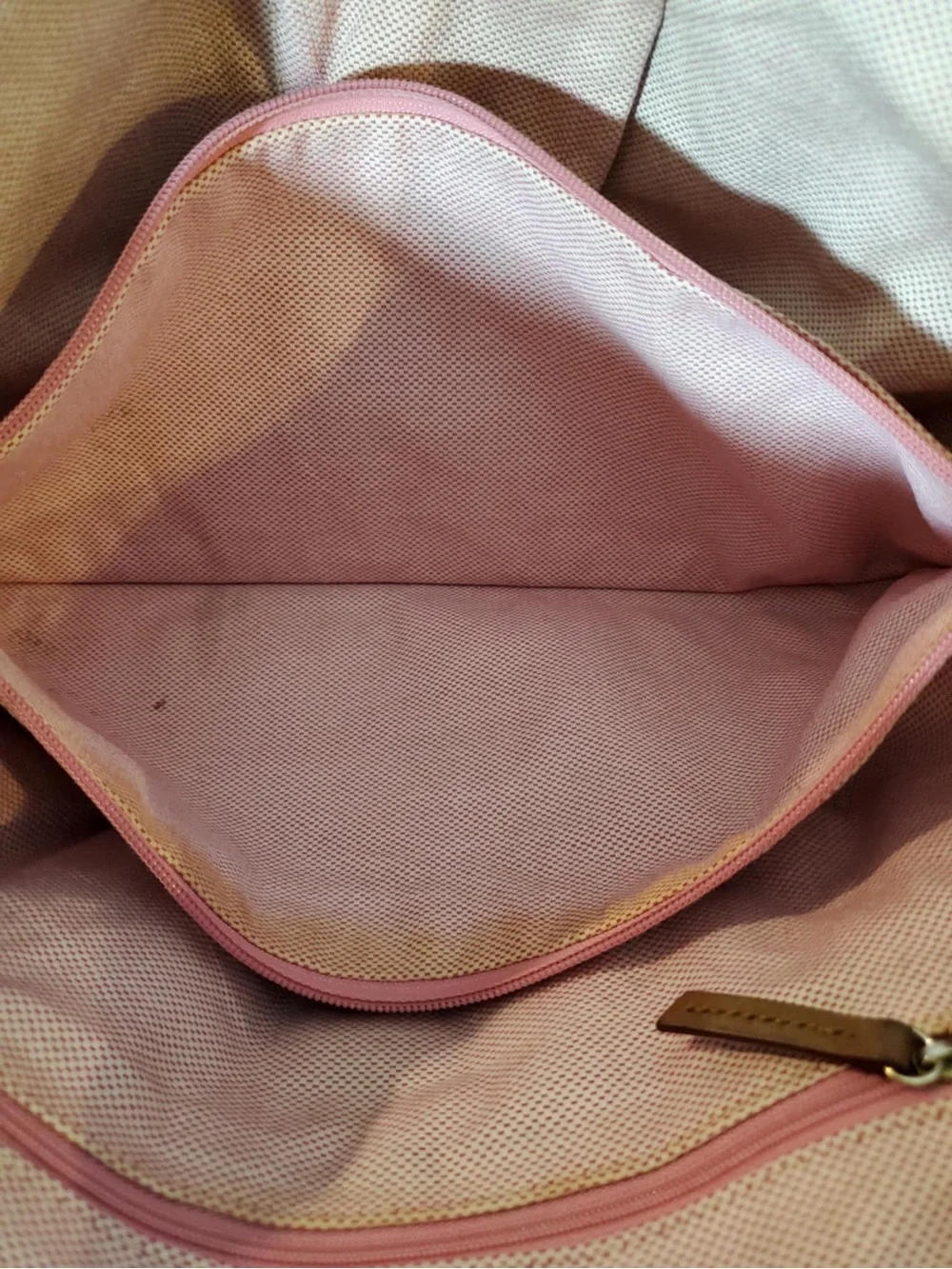 Dooney & Bourke center top