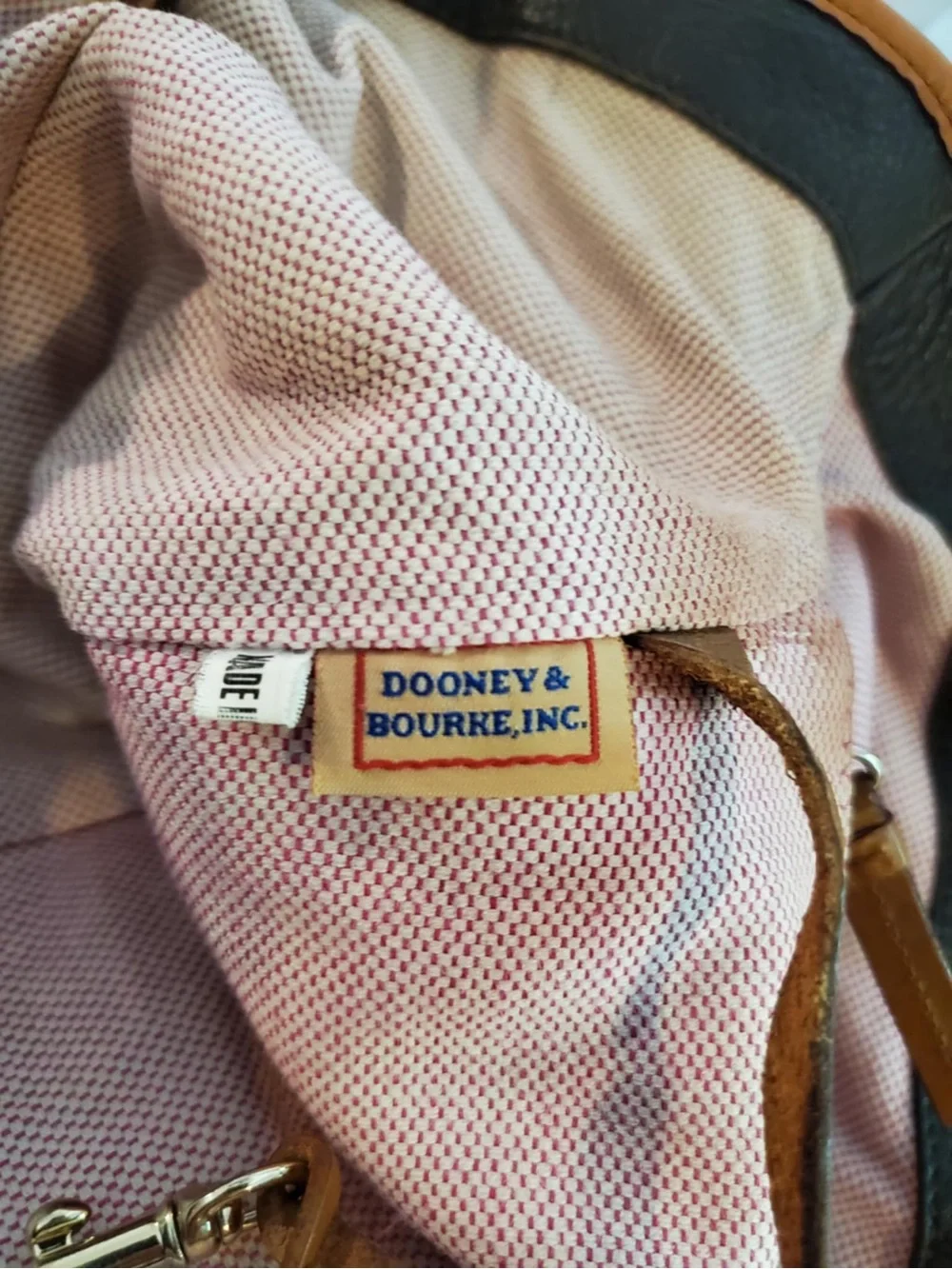 Dooney & Bourke bag closure exterior