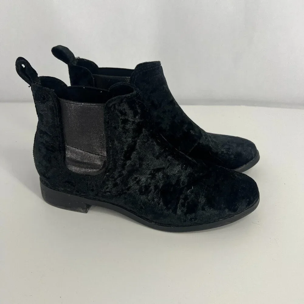 Toms Ella Black Velvet Pull On Ankle Boots, Size 6