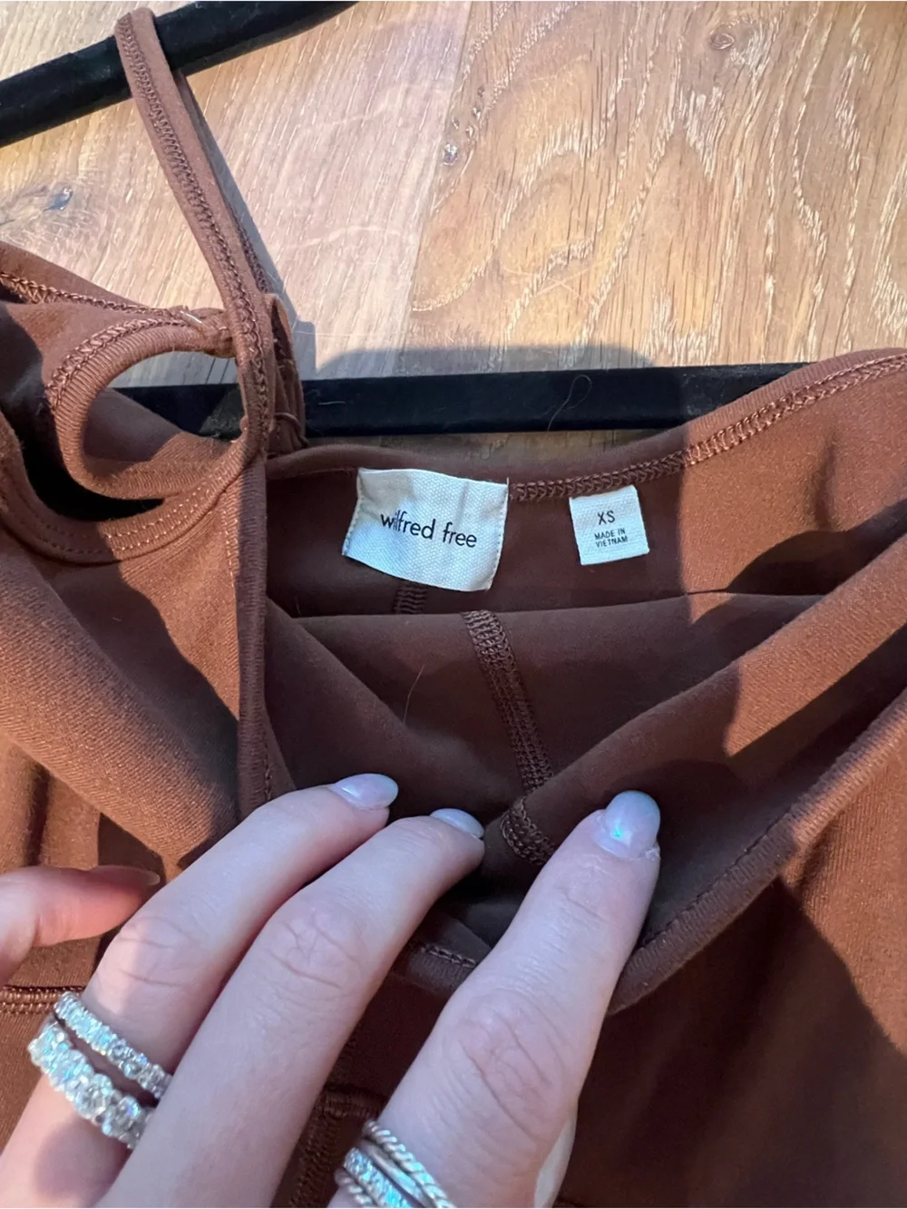 Aritzia never worn