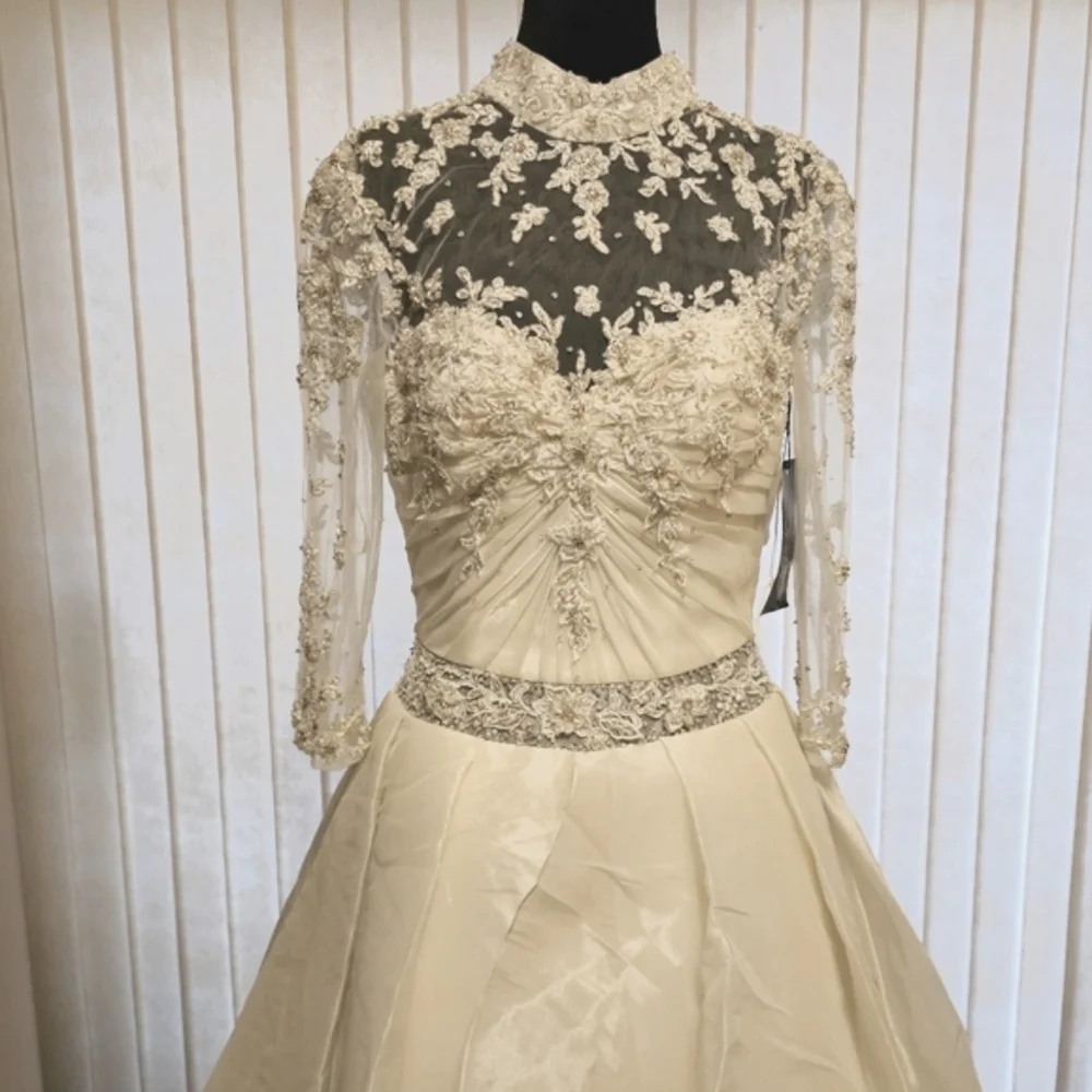 Stephen Yearick Ivory Lace Wedding Dress‎
