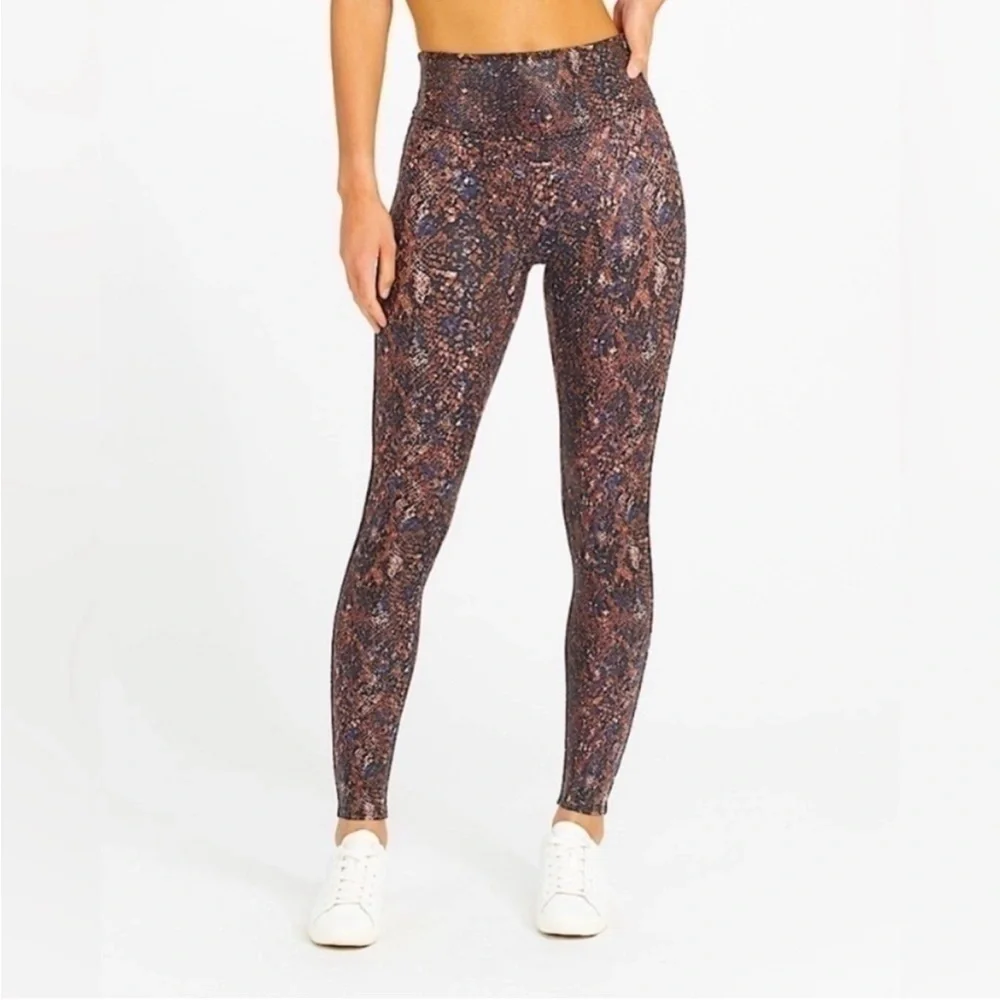 Spanx Faux Leather Snake Shine Legging Size Medium