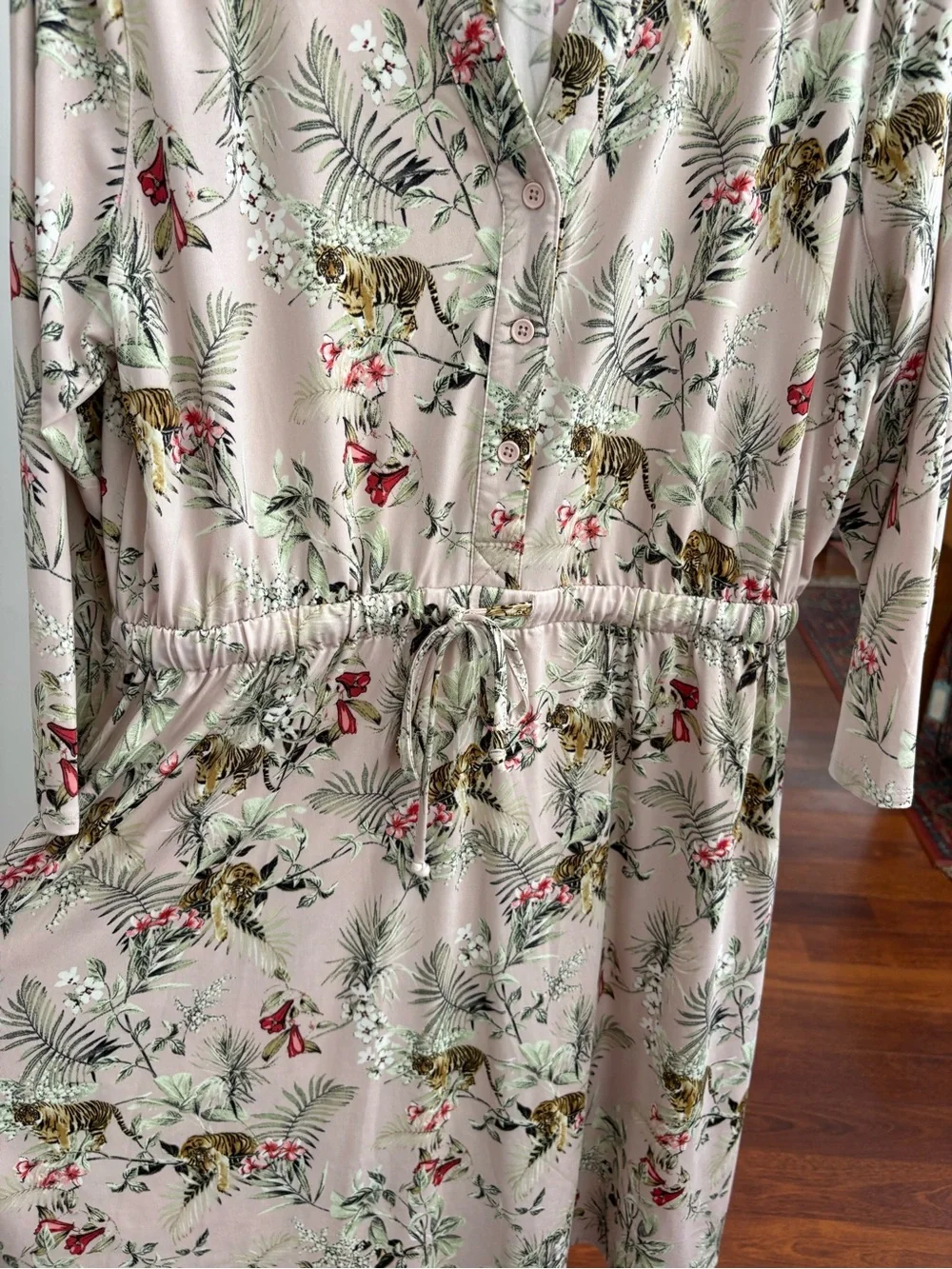 Robert Louis silhouette floral button