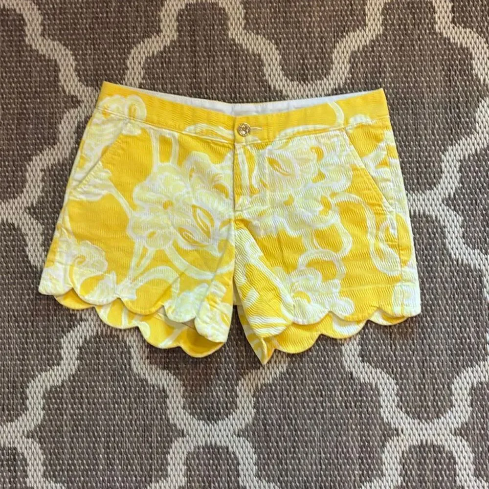 Lilly Pulitzer, buttercup, scallop shorts yellow floral, print, women’s size 2