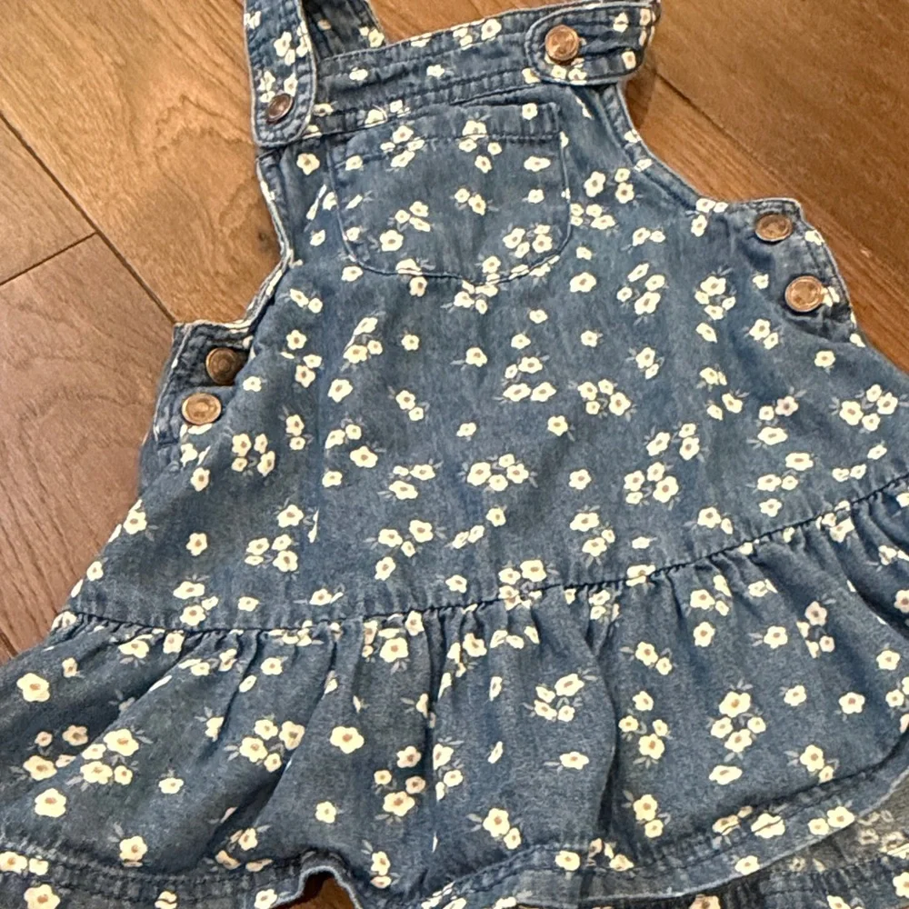 Tahari charming blue