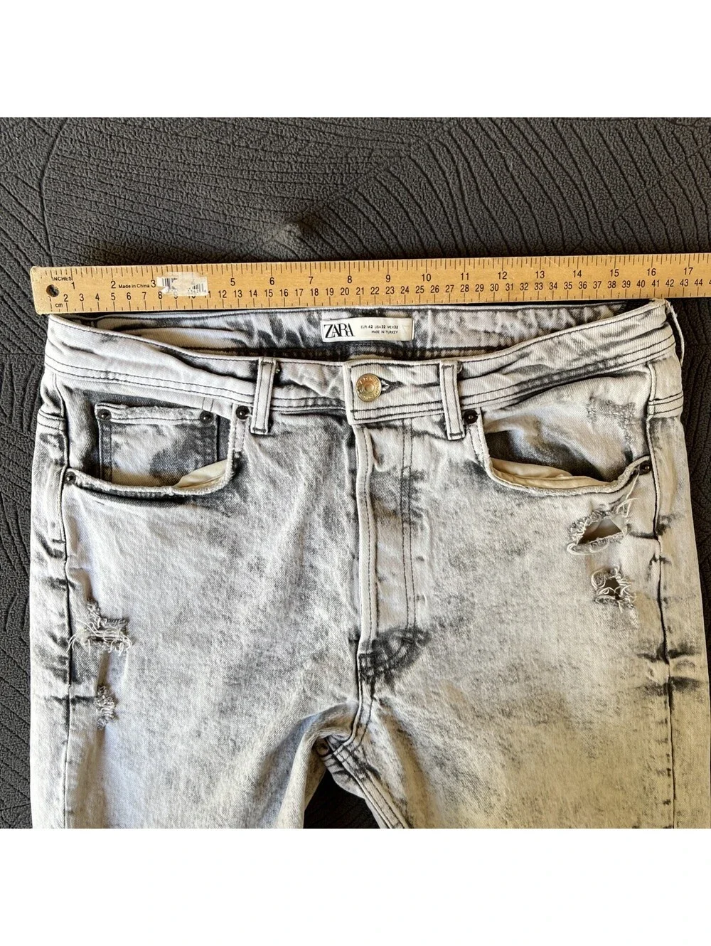 Zara Women’s Jeans Distressed acid Wash  - 1155-2B