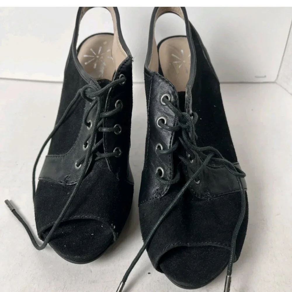 Isaac Mizrahi NY Black Leather Slingback Heels Women's 6M