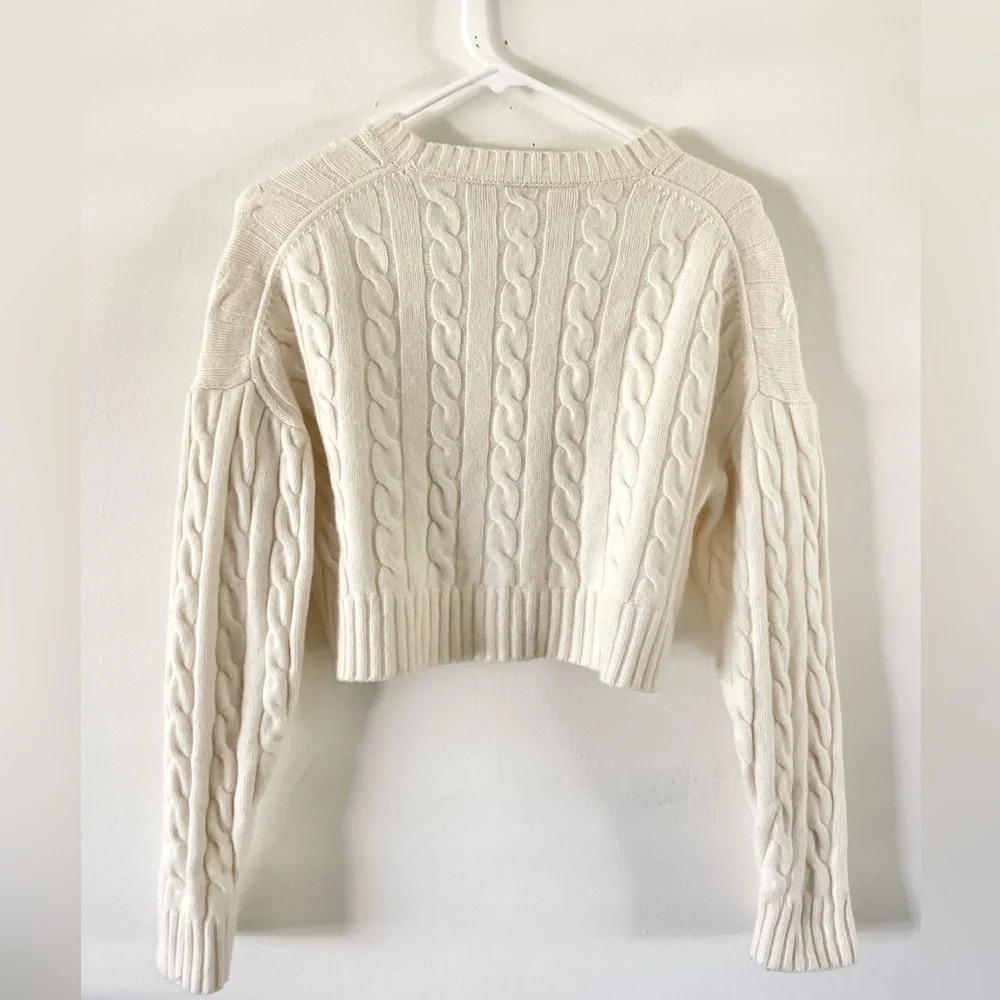 Aritzia 22 see 17