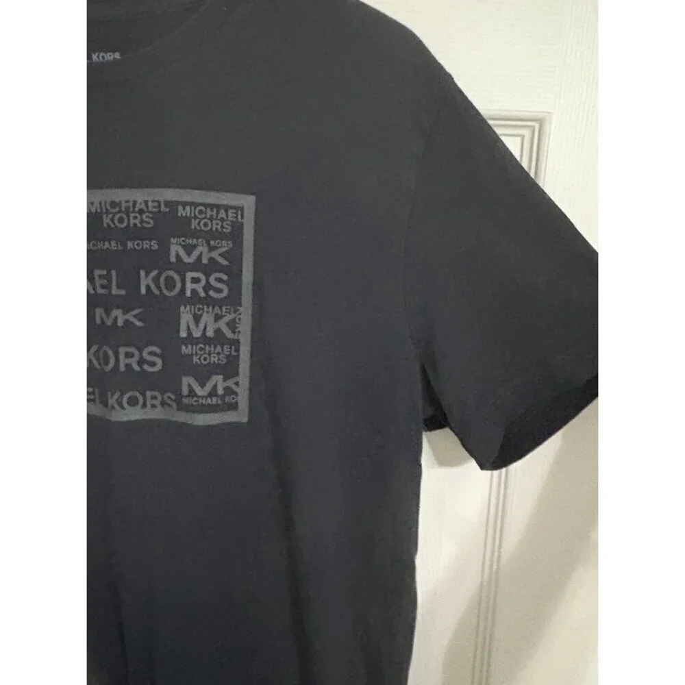 Michael Kors Unisex Small Black Short Sleeve T-Shirt.