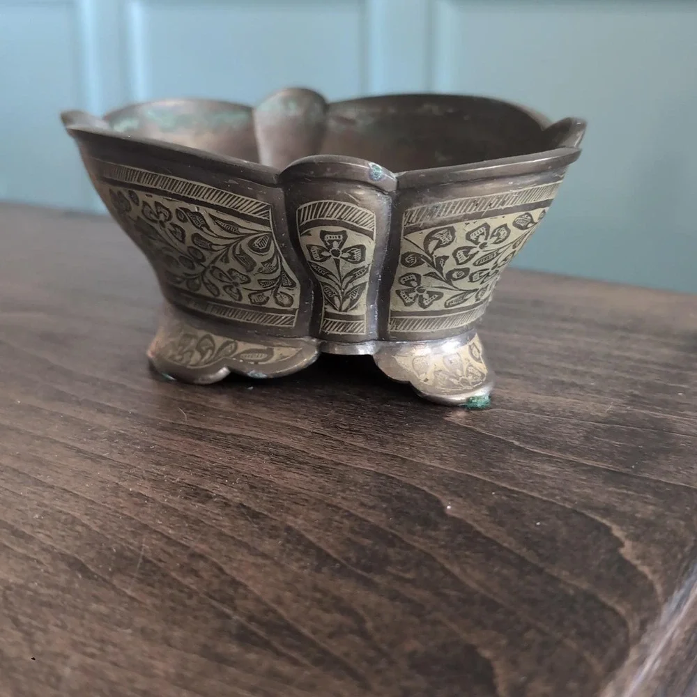 N/A vintage etched