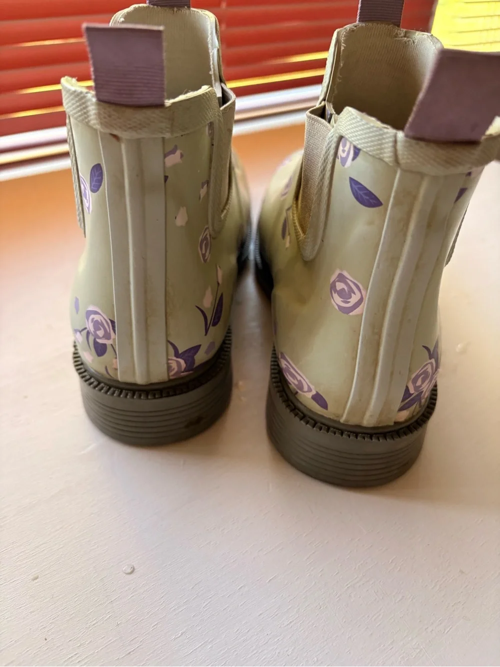 💙JBU Sage Green Chelsea Rain Booties with Lavender Floral Print