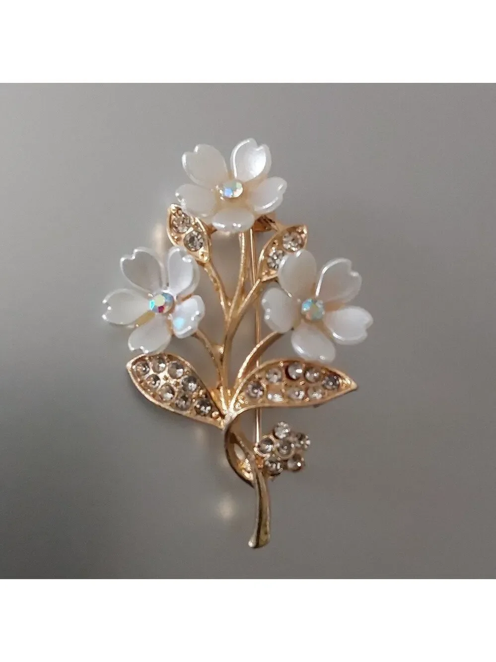 FLOWER Bunch Brooch - White and Gold