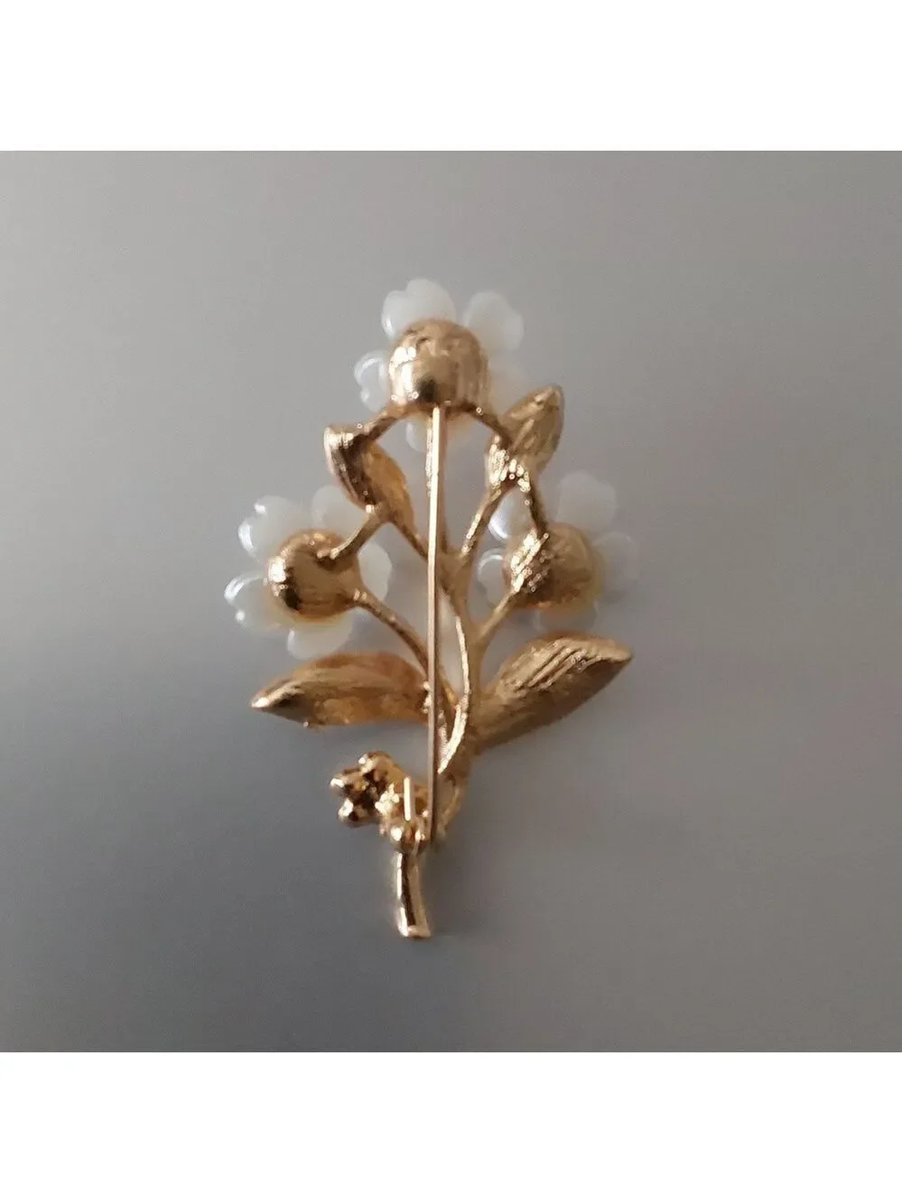FLOWER Bunch Brooch - White and Gold