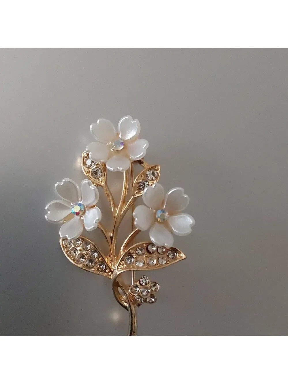 FLOWER Bunch Brooch - White and Gold