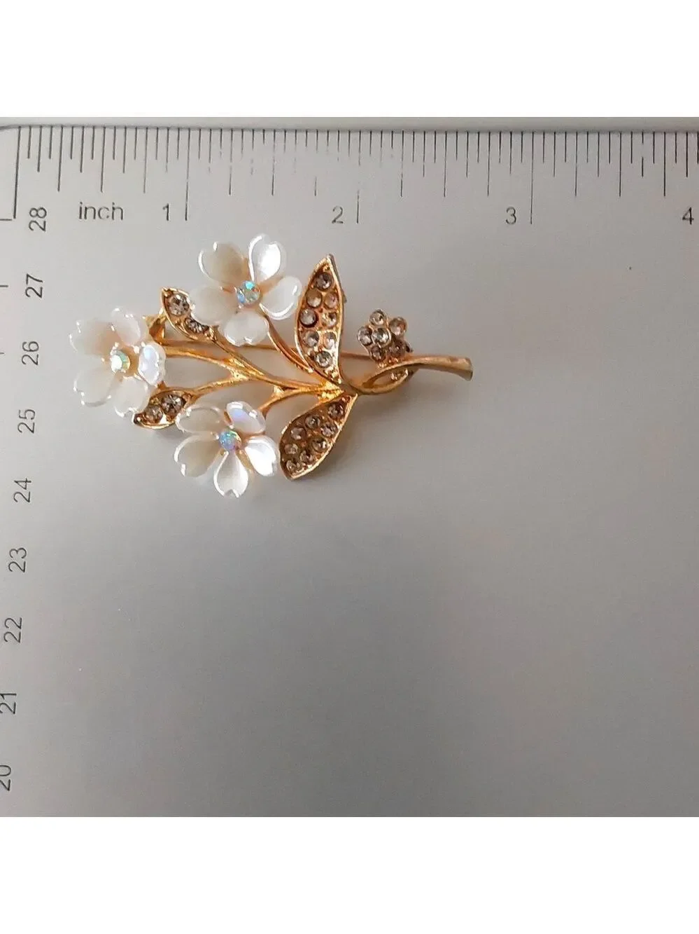 FLOWER Bunch Brooch - White and Gold