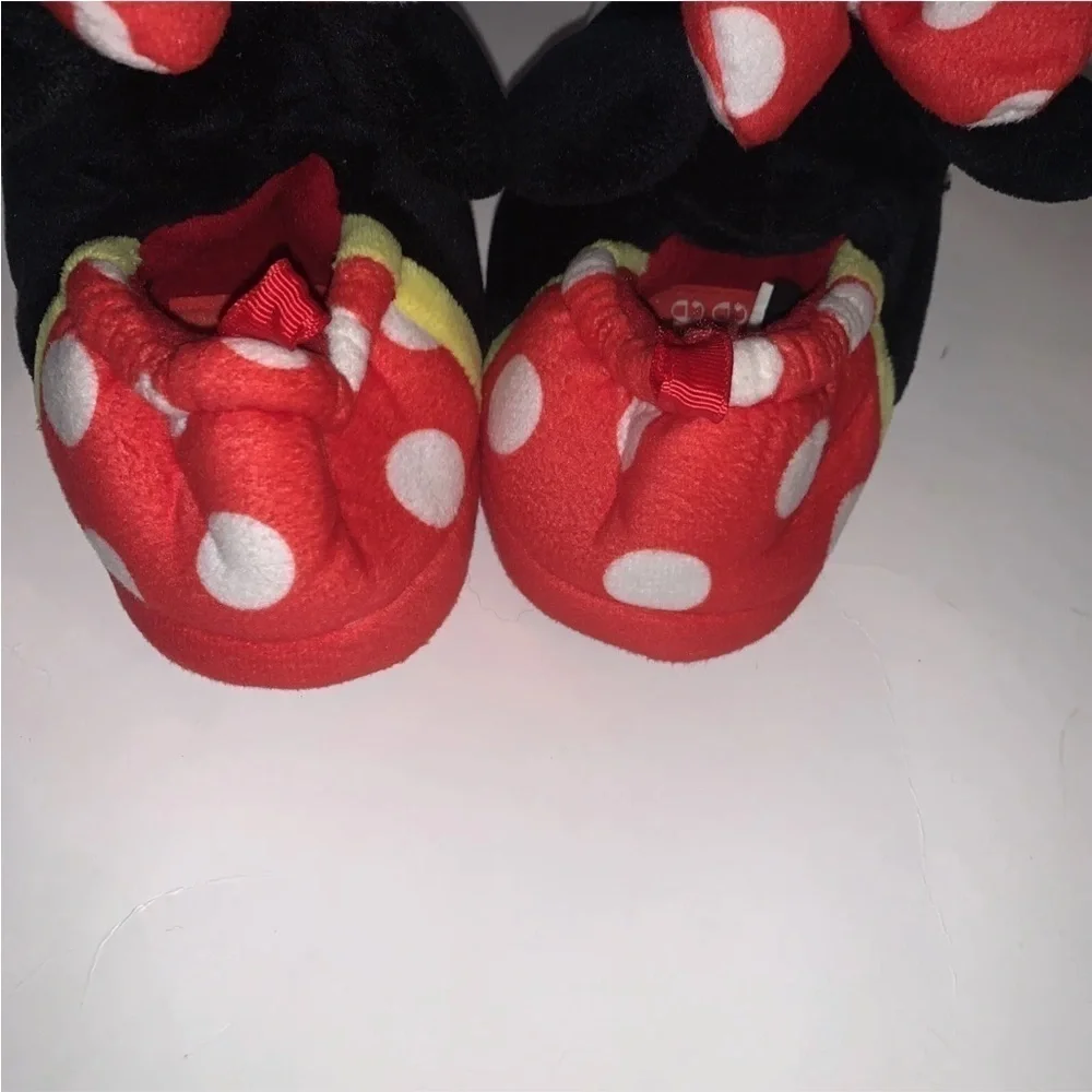 NWOT Disney’s Minnie Mouse Child Girl Size 7/8 Slippers Red Black Polka Dot
