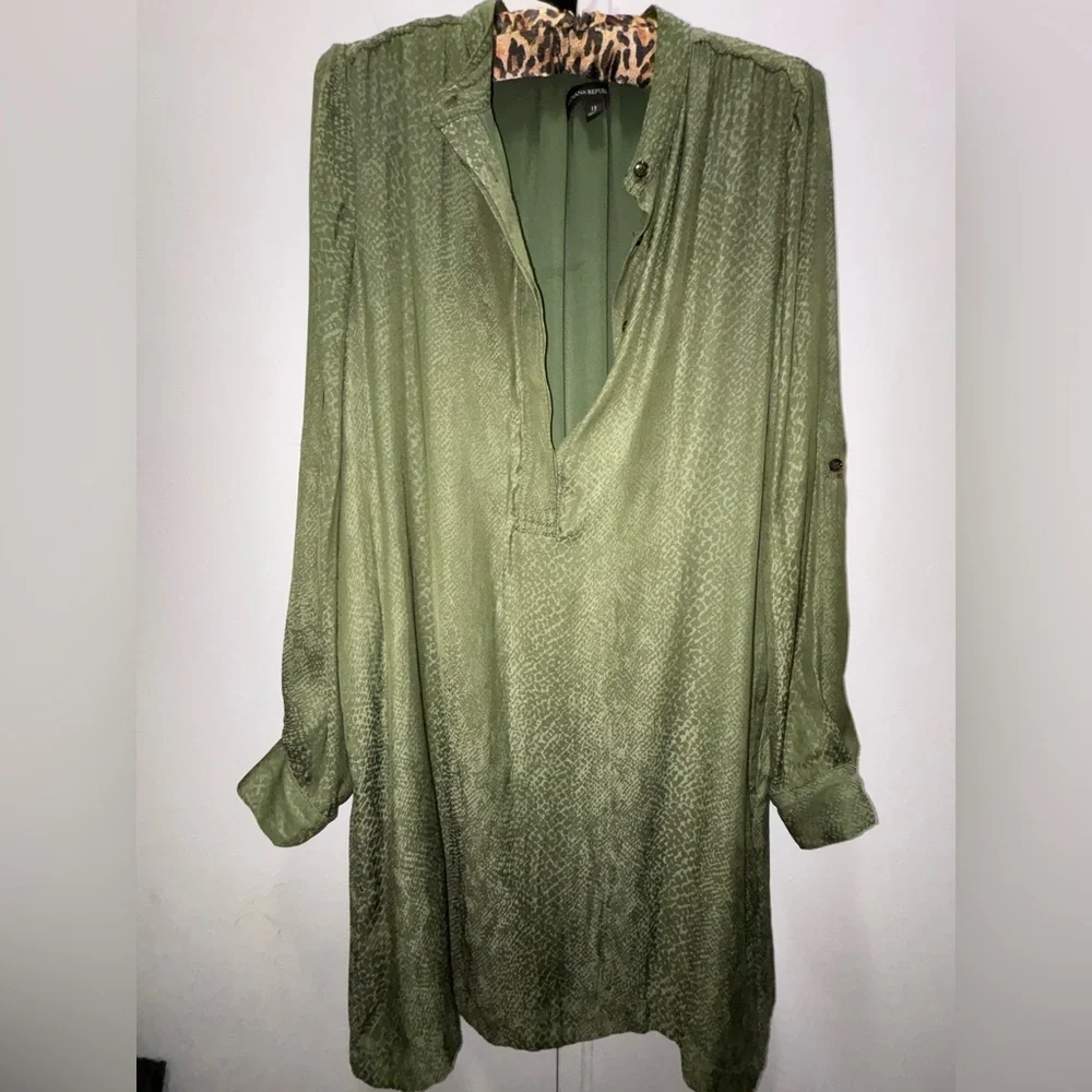 Banana Republic elegant olive
