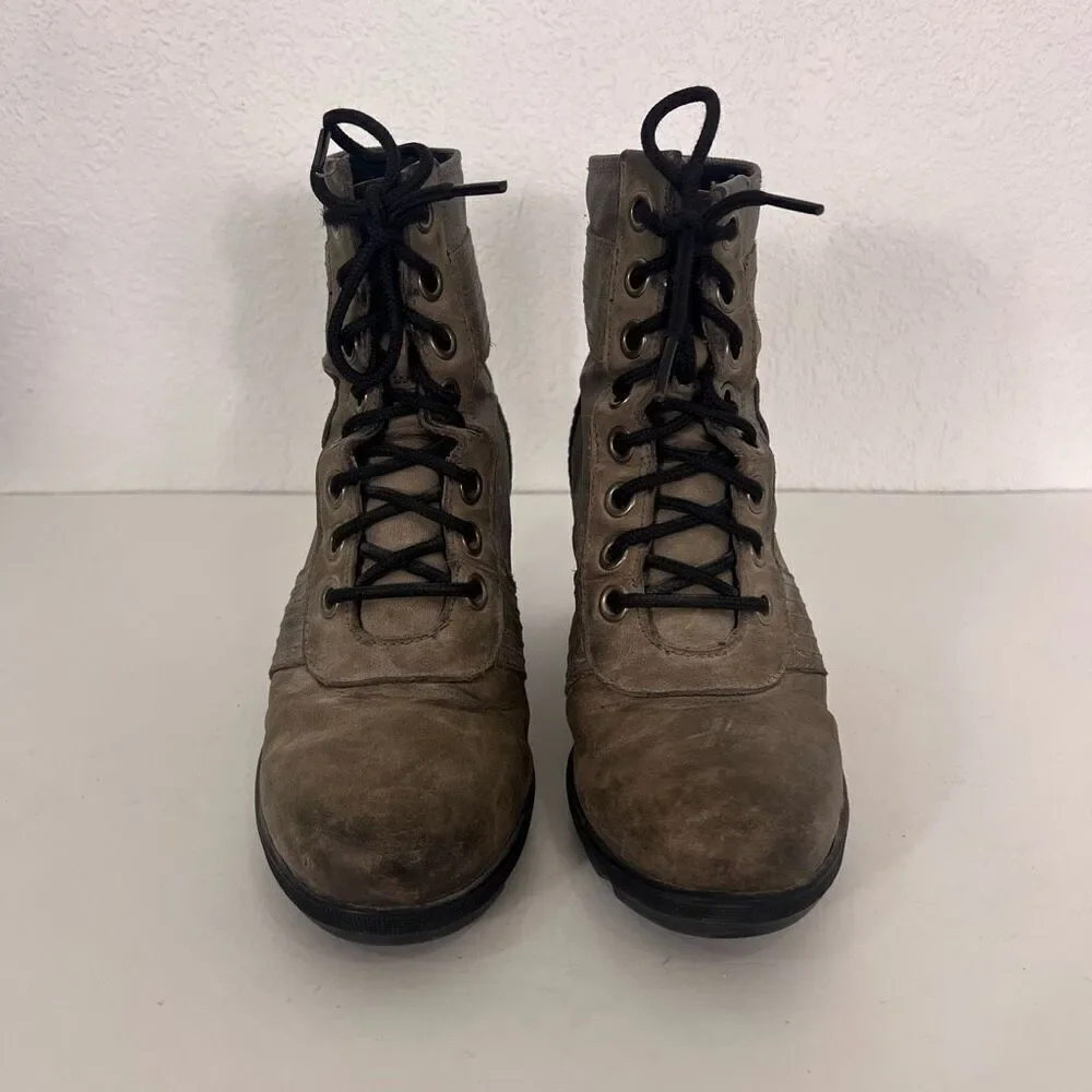Sorel good grey