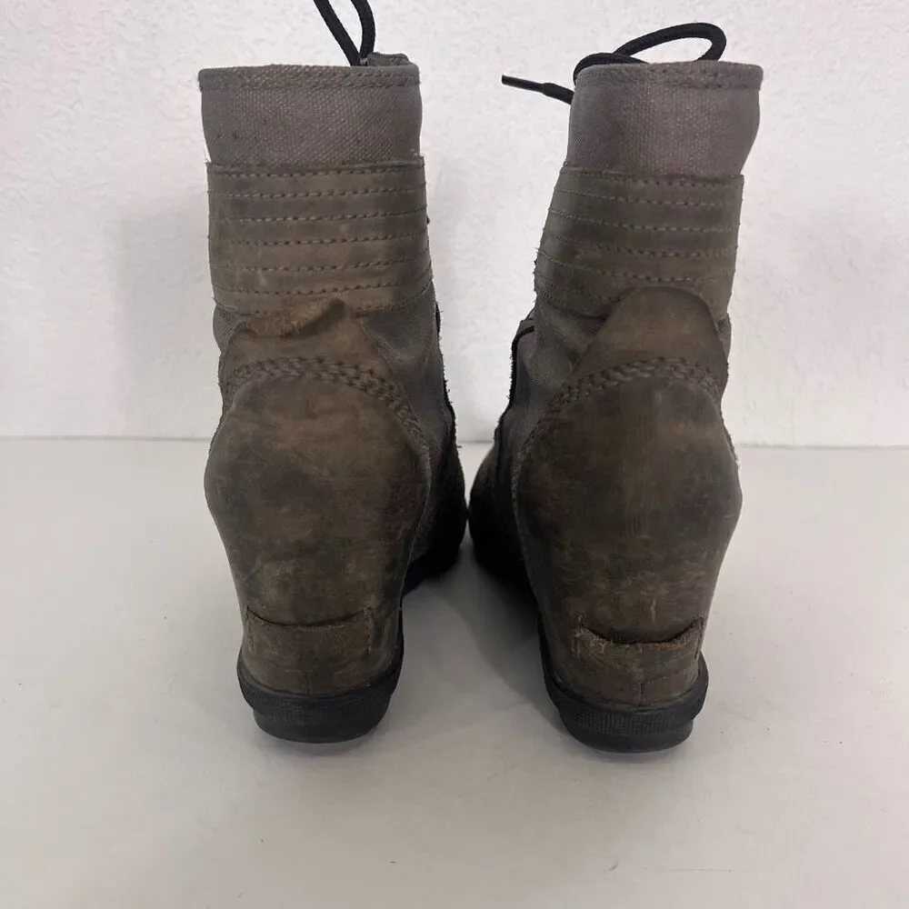Sorel good grey