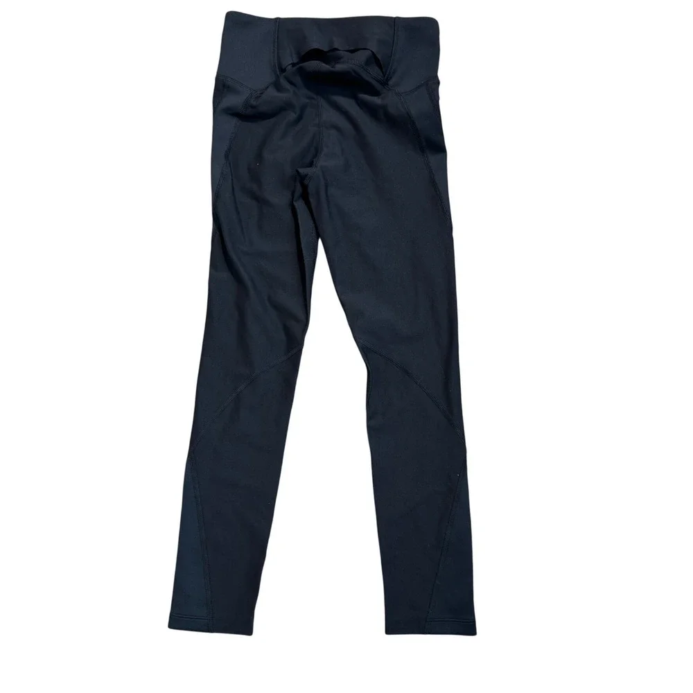 Under Armour wear detail motion