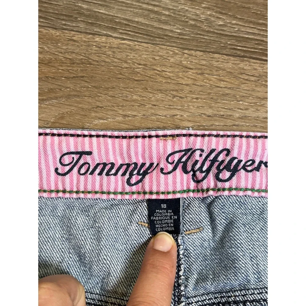 Tommy Hilfiger carefully me preppy