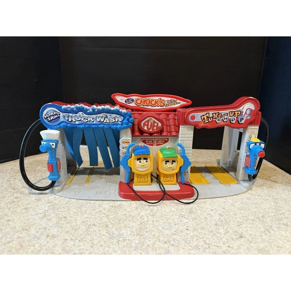 Hasbro - Tonka plastic toys provide