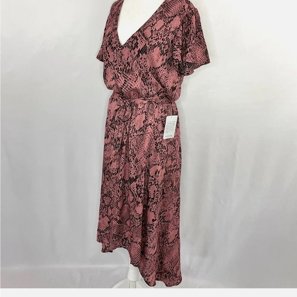 The Vanity Room Snake Print V-Neck Flutter Sleeve Hanky Hem Dress Size Small