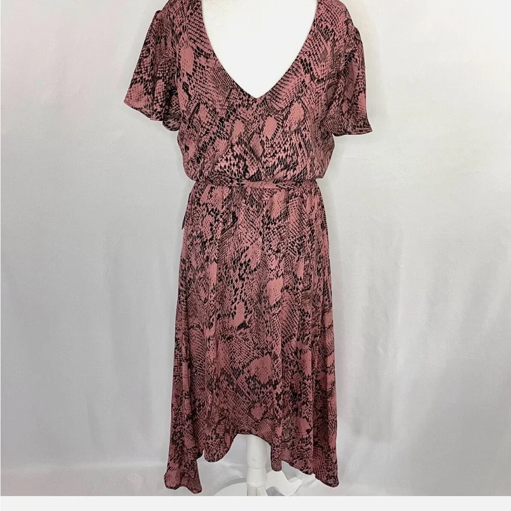 The Vanity Room Snake Print V-Neck Flutter Sleeve Hanky Hem Dress Size Small