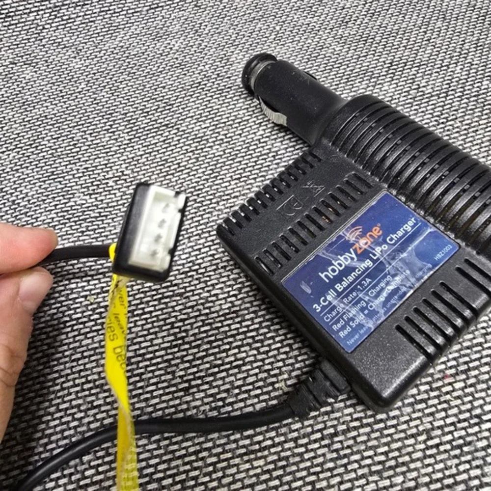HobbyZone LiPo Charger HBZ1003 3-Cell Balancing 1.3A DC Car Plug‎ Black Good
