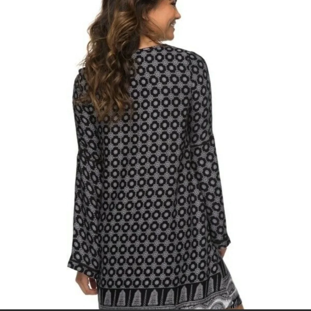 Roxy Juniors Brilliant Sky Black & White Long Sleeved Dress