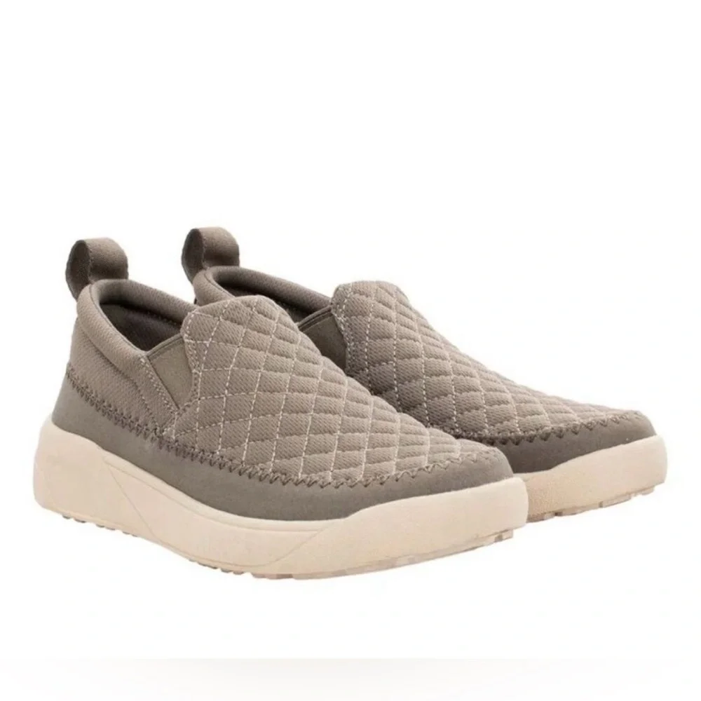 Stylish Staheekum Gray Quilted Slip-On Sneakers Size 8
