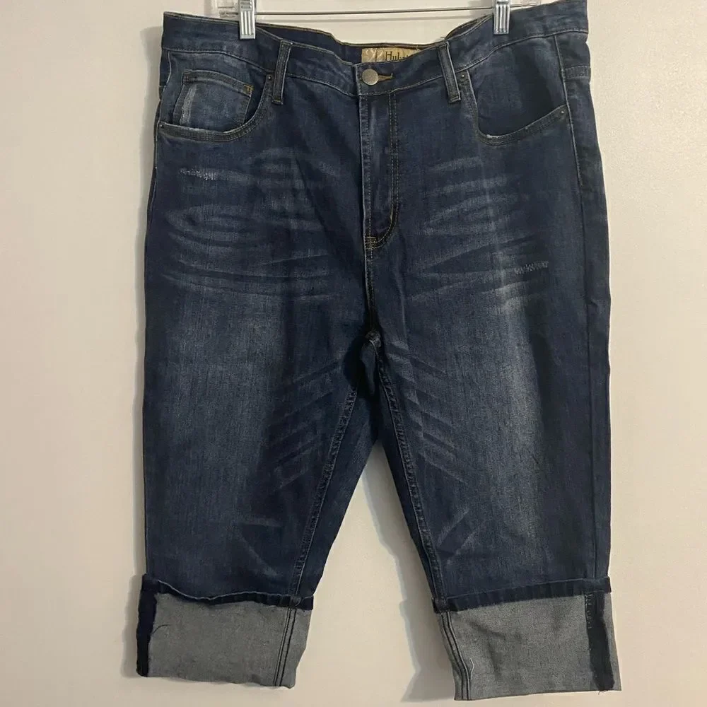 Hybrid & Company distressed capri's jean, size 18