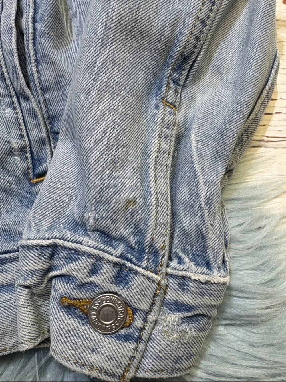 Levis levi light