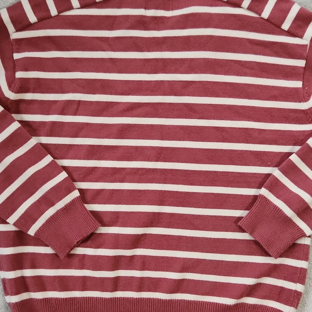 N/A crew neck