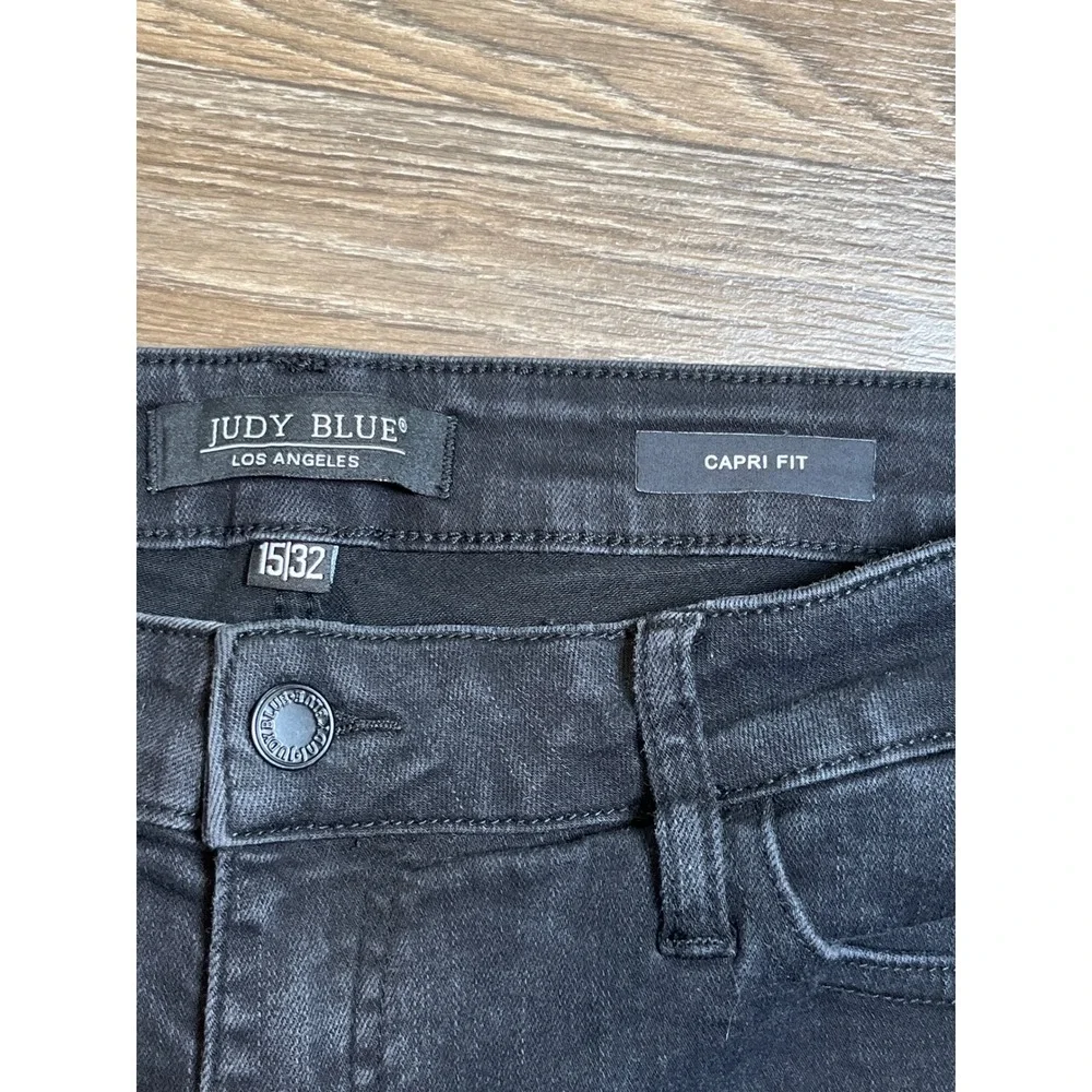 Judy Blue cropped capri closet