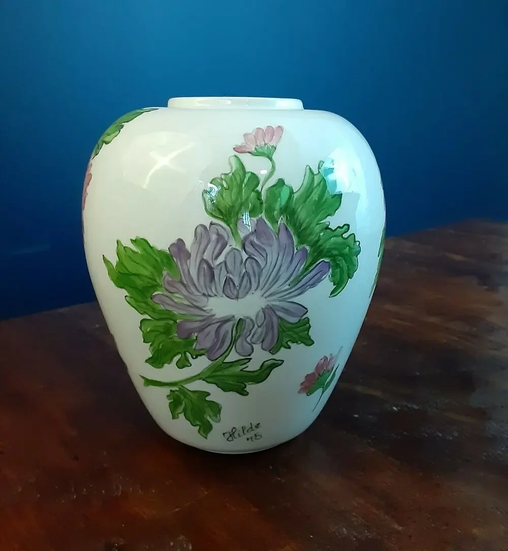 Hilde 1975 Pottery Vase, Floral,Cottage,Elegant,Visually Pleasing