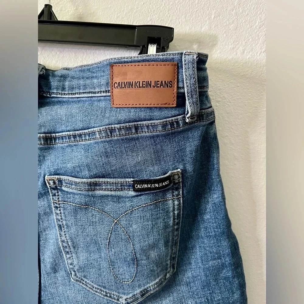 Calvin Klein Jeans Vintage Repreve High Rise Short - Size 4