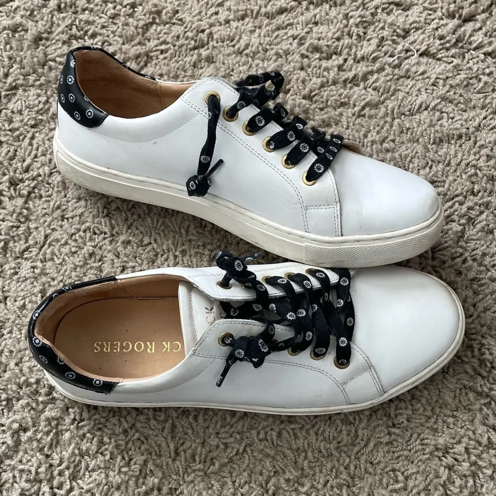 Jack Rogers Rory Sneaker floral black and white leather size 8.5