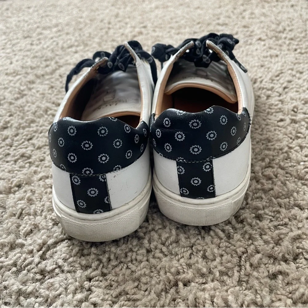 Jack Rogers very good