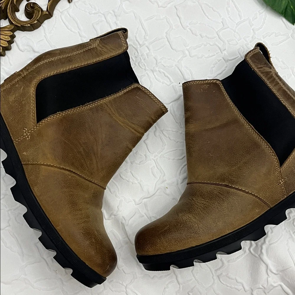 Sorel worn handful