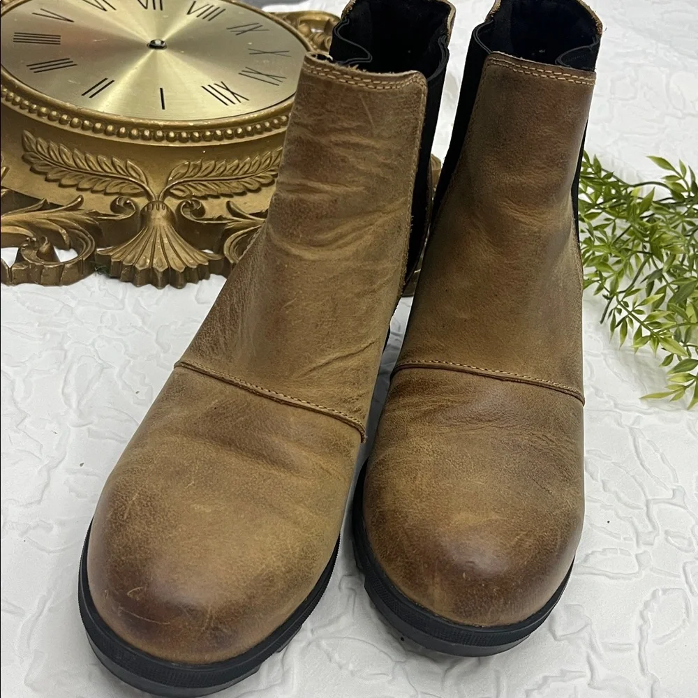 Sorel worn handful
